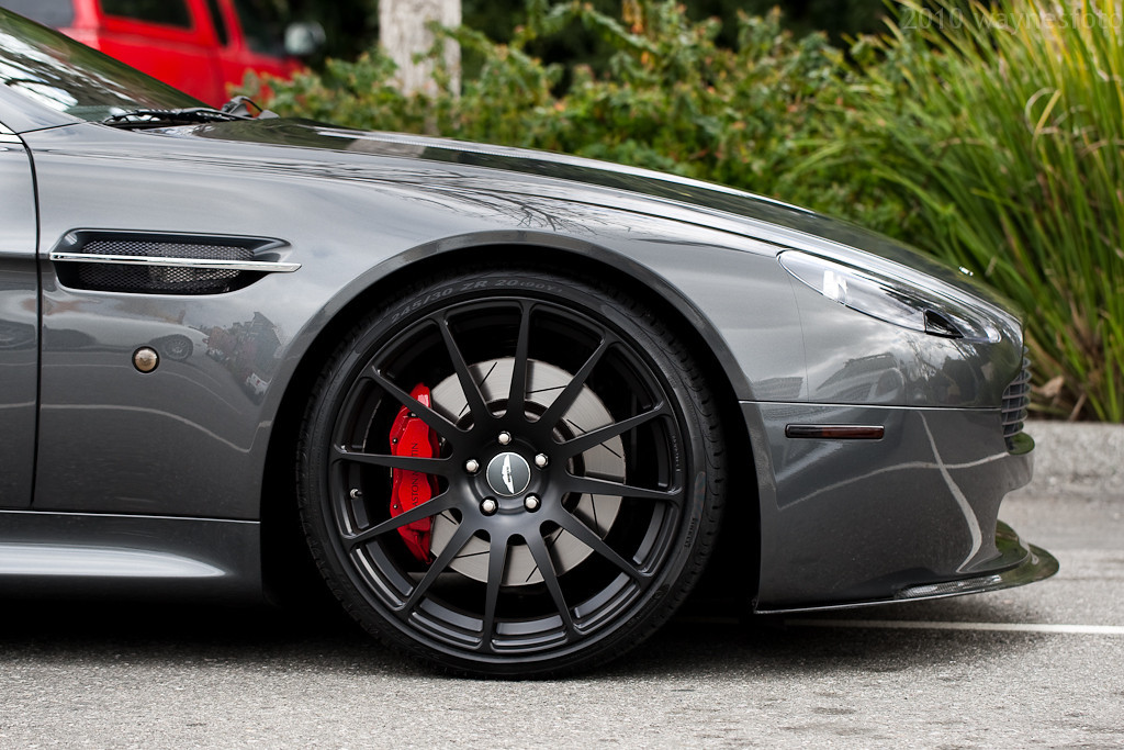 IMAGE: http://waynesfoto.smugmug.com/Cars/SR-Exotics-2202010/614G0091/793174542_eeXXf-XL.jpg